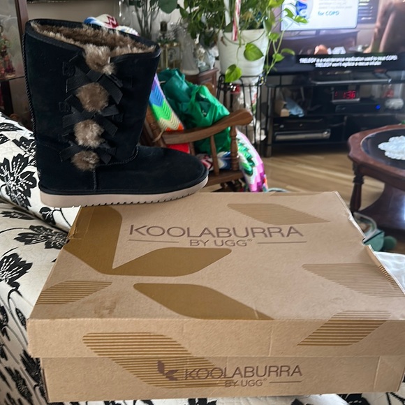 Koolaburra Ugg boots size 10. Wore once was a gift for mom who doesn’t like them - Picture 1 of 6